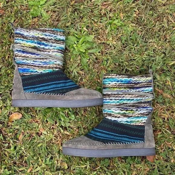 TOMS Nepal Moccasin Suede Knit Boots - Picture 9 of 11